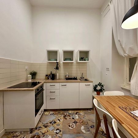 Cozy Studio Flat In The Heart Of Budapesta Exterior foto